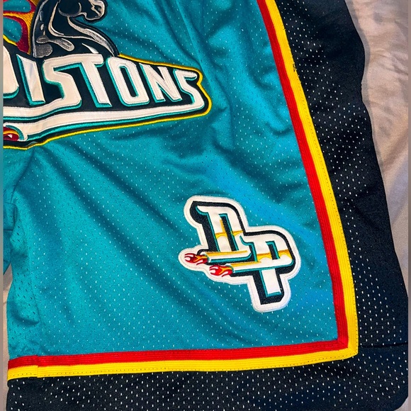 Men’s Detroit Pistons Retro NBA Throwback 1998-99 Just Don Basketball Shorts - Picture 3 of 8
